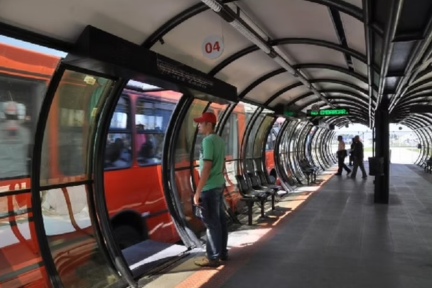 O pioneirismo do BRT de Curitiba