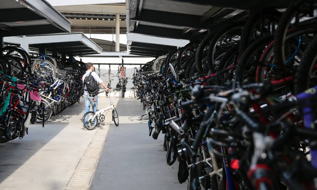 BICICLETÁRIOS EM TERMINAIS E ESTAÇÕES DO TRANSPORTE PÚBLICO